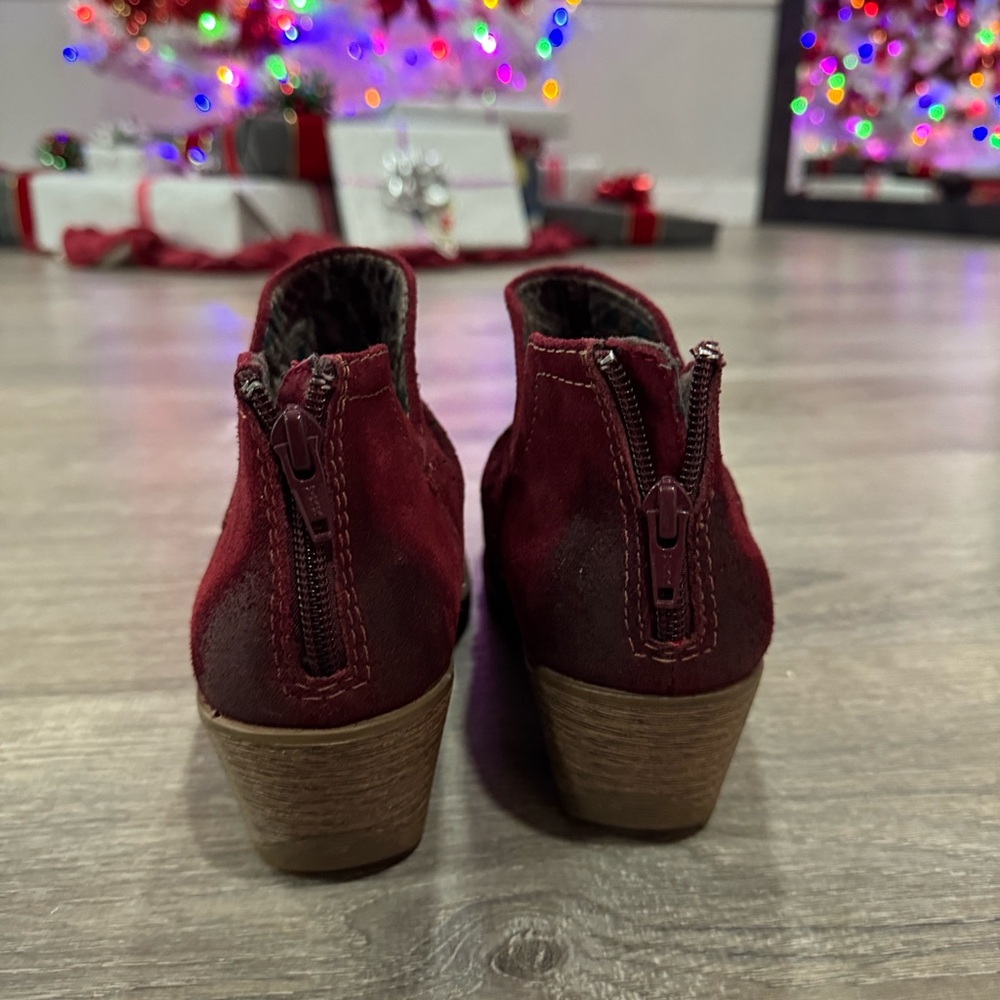 Women's Burgundy Ankle Boots by Earth Origins size 8.5 - Picture 2 of 5